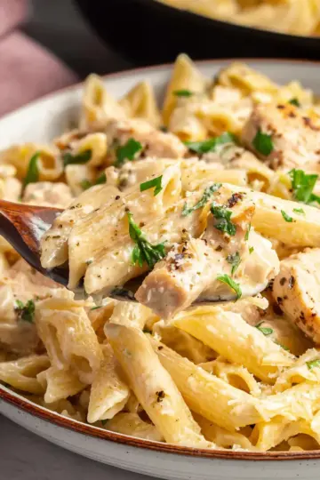 Creamy Garlic Chicken Pasta