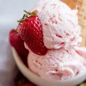 Easy Strawberry Ice Cream