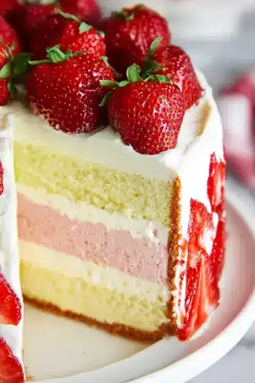 Strawberries and Cream Cheesecake Cake