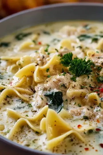 Simple Crockpot White Lasagna Soup